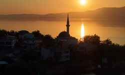 Elazığ'da Gören Dönüp Bir Daha Baktı! Gün Batımında Ortaya Çıkan Manzara Hayranlık Uyandırdı