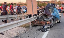 Kayseri'de Düğün Yolunda Feci Kaza!  1 Kişi Hayatını Kaybetti, 3 Yaralı