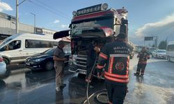 Malatya Çevreyolu'nda Faciaya Ramak Kaldı! Seyir Halindeki Tırda Korkutan Yangın