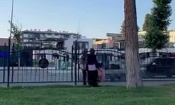 Adıyaman'da Kuralları Hiçe Saydılar! Korkuluklardan Atlayıp Trafiği Tehlikeye Attılar