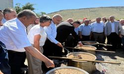 Darende’de Muharrem ayı bereketi: Kazanlar birlik ve beraberlik için kaynadı, bin kişiye aşure ikram edildi!