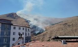Elazığ'da Dağlık Alanda Yangın! Ekipler Alevleri Kontrol Altına Almak İçin Seferber Oldu