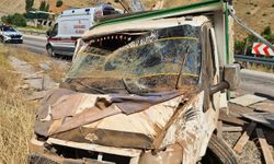 Malatya’da kontrolden çıkan kamyonet toprak alana savruldu: 2 yaralı
