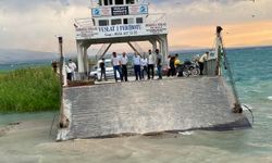 Malatya- Baski Feribotunu Fırtına Kıyıya Savurdu! Yolcular ve Araçlar Böyle Kurtarıldı...