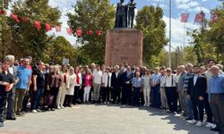 Malatya’da 30 Ağustos’ta Dikkat Çeken İlk: Yeni Parti’den Anlamlı Çelenk Töreni