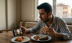 Sosyal Medyadaki Yemek Videoları Kontrolsüz Yeme Uyarısına Neden Olabilir?