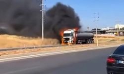 Gaziantep'te Seyir Halindeki Tanker Bir Anda Alev Aldı! Yangın Kuru Otlara da Sıçradı