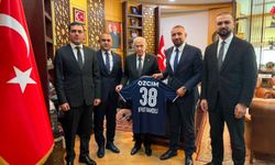 Erciyes 38 FK’dan Devlet Bahçeli’ye Özel Forma Hediyesi!