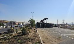 Kayseri'de Yolcu Otobüsü Devrildi: Çok Sayıda Yaralı Hastaneye Kaldırıldı..