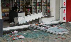 Malatya’da Fırtına Vurdu! Ağaçlar Devildi, Camlar Kırıldı