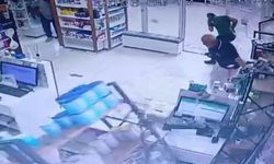 Malatya’da Korku Dolu Anlar! Fırtına Eczanenin Camlarını Böyle Patlattı