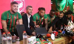 Amedspor'da transfer şov! 5 yeni isim için taraftar önünde imza töreni