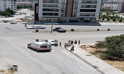 O Mahallede Korkutan Kaza! İki Otomobil Çarpıştı, 1 Kişi Yaralandı