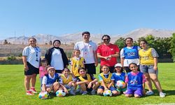 UEFA’dan Malatya’daki Minik Kızlara Büyük Destek! Futbolla İlk Kez Tanıştılar