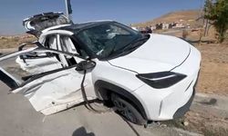 Elazığ'da Tır ile Otomobil Çarpıştı: 4 Kişi Yaralandı