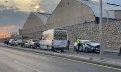Malatya’da Trafiği Kilitleyen Kaza! 4 Araç Birbirine Girdi