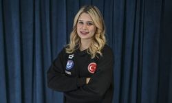 Milli Para Yüzücü Defne Kurt, Fransa'da Avrupa Şampiyonu Oldu!