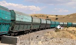 Hekimhan’da Feci Çarpışma! Yük Treni Kamyona Çarptı
