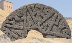 Ani’de Bulundu, Malatya Detayı Dikkat Çekti! Selçuklu Taşında Hz. Muhammed İsmi