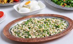 Sabah Kahvaltısına Malatya Usulü Lezzet! Çökelek Salatası Tarifi