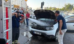 Otomobil Bir Anda Alev Aldı! İmdada Mikser Sürücüsü Yetişti