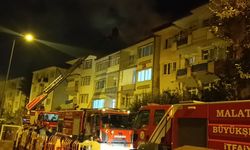 Malatya’da Çatıda Yangın Paniği! 4 Katlı Binayı Alevler Sardı