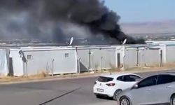 Malatya’da faciaya ramak kaldı! Alevler konteynerleri sardı...