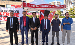 Zafer Partisi Malatya’da Şehitler İçin Stand Açtı: “Unutturmaya Çalışsalar da Unutmayacağız”