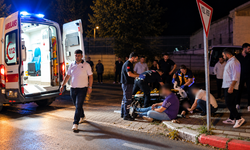 Malatya'da Gece Yarısı Korkutan Kaza: Minibüs Ağaca Çarptı, Motoru Yola Savruldu!
