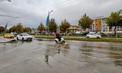 Malatya’da 10 Dakikalık Sağanak Yetti! Çevreyolu Su Birikintileriyle Doldu