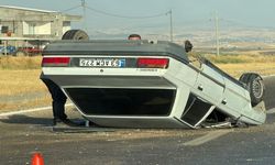 Adıyaman-Şanlıurfa Yolunda Korkutan Kaza! Otomobil Takla Attı, 1 Kişi Yaralandı
