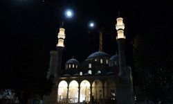Malatya’da Yıllar Sonra Duygusal Anlar! Yeni Cami’nin Işıkları Yeniden Yandı