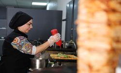 Elazığ’da Ezber Bozan Hikâye! İki Çocuk Annesi 15 Yıllık Birikimiyle Döner Dükkanı Açtı