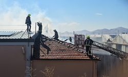 Kayseri’de Korkutan Yangın! Tekstil Fabrikasının Deposunda Alevler Yükseldi