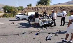 Malatya-Kayseri yolunda iki otomobil kafa kafaya çarpıştı: 2 yaralı