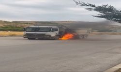 Elazığ’da kamyon alev aldı! Yangına beton mikseriyle müdahale edildi