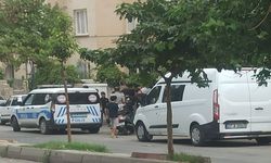 Annesiyle Tartışırken Silahını Çıkardı! Havaya Ateş Etti, Balkondaki Kadın Vuruldu