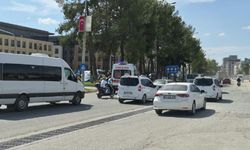 Kavşakta Feci Çarpışma: Hamile Motosiklet Sürücüsü Yaralandı