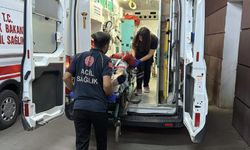 Kavşakta Korkutan Kaza! Motosiklet Ve Otomobil Çarpıştı: 2 Yaralı