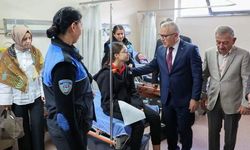 Sivas'ta Öğrenci Servisi ile Polis Aracı Çarpıştı: 16 Kişi Yaralandı!