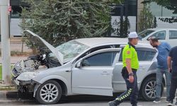 Malatya’da Kontrolden Çıkan Otomobil Trambüs Direğine Çarptı: 2’si Çocuk 4 Yaralı