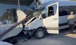 Kontrolden Çıkan İşçi Servisi Dükkana Daldı! 10 Kişi Yaralandı