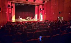 Malatya’da Kemanıyla Büyüledi! Javadoff Sahneye Çıkınca Salonda Büyülü Anlar Yaşandı