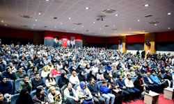 Malatya Kitap Fuarı’nda Uzun Kuyruklar! Altay Cem Meriç’e Yoğun İlgi