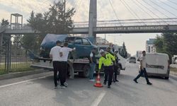 Adıyaman’da Otomobil Ortalığı Birbirine Kattı! Refüjde Durabildi