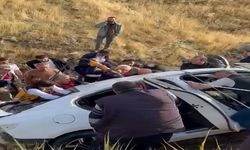Elazığ-Bingöl Yolunda Korkutan Kaza: 3 Yaralı Araçta Mahsur Kaldı