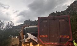 Adıyaman’da İki Kamyon Çarpıştı! Yol Trafiğe Kapandı, 2 Yaralı
