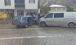 Sivas’ta Korkutan Çarpışma! 4 Kişi Yaralandı