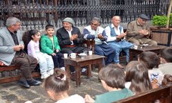 Diyarbakır’da Minikler Dengbêjlerin Ezgilerine Eşlik Etti