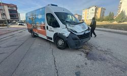 Elazığ’da Feci Kaza! İki Minibüs Çarpıştı, 4 Kişi Yaralandı